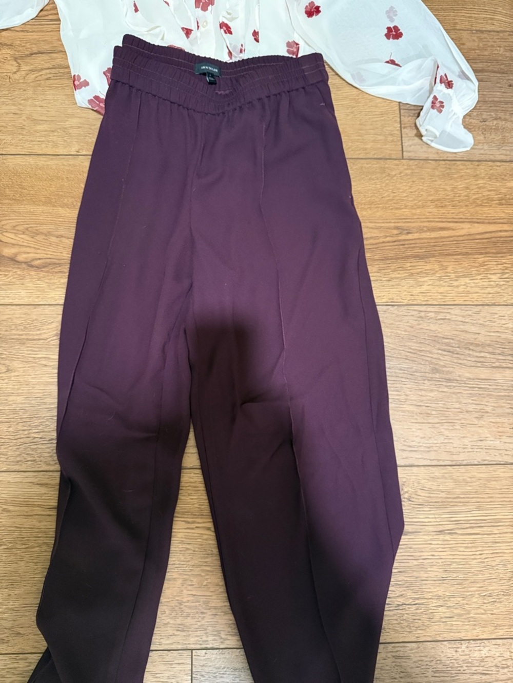 Ann Taylor women’s size medium ' Wine Elastic-Waist Casual Trousers